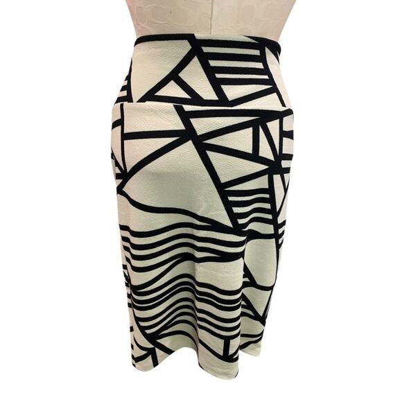 Small LulaRoe Cassie Pencil Skirt Geometric Ivory Black - Picture 4 of 7